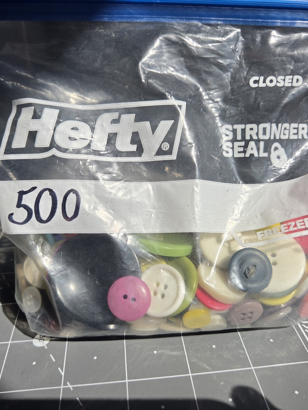 500 Assorted Multicolor Sewing Buttons - Picture 3 of 3